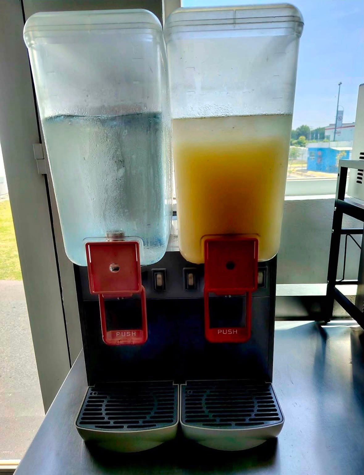 Estación de bebidas y aguas frescas